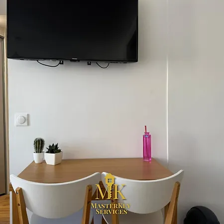 L'escale A Deux Pas De La Gare & Netflix, Lejlighed *